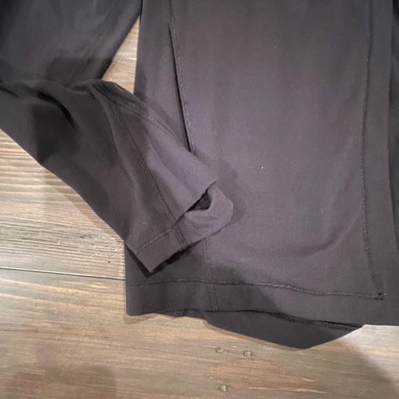 Ivivva by Lululemon! Size 10. Snap up top wrap. Excellent condition! - Picture 2 of 6